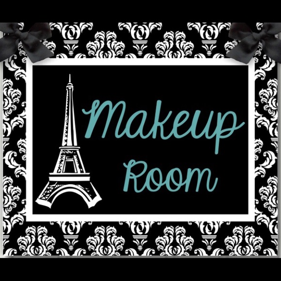 Make-up - Picture 1 of 1